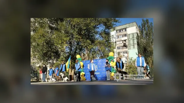 Кінологи поліції показали дітям у Дніпрі роботу службових собак
