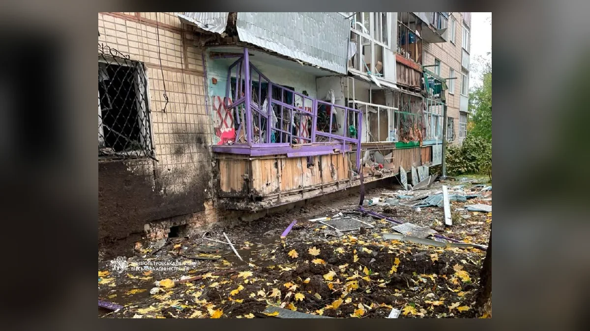 У Дніпровському районі через обстріли пошкоджено термінал компанії та авто