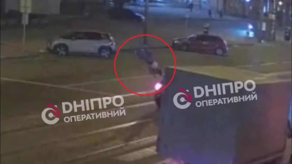 У Дніпрі на вулиці Степана Бандери автомобіль збив пішохода біля Озерки