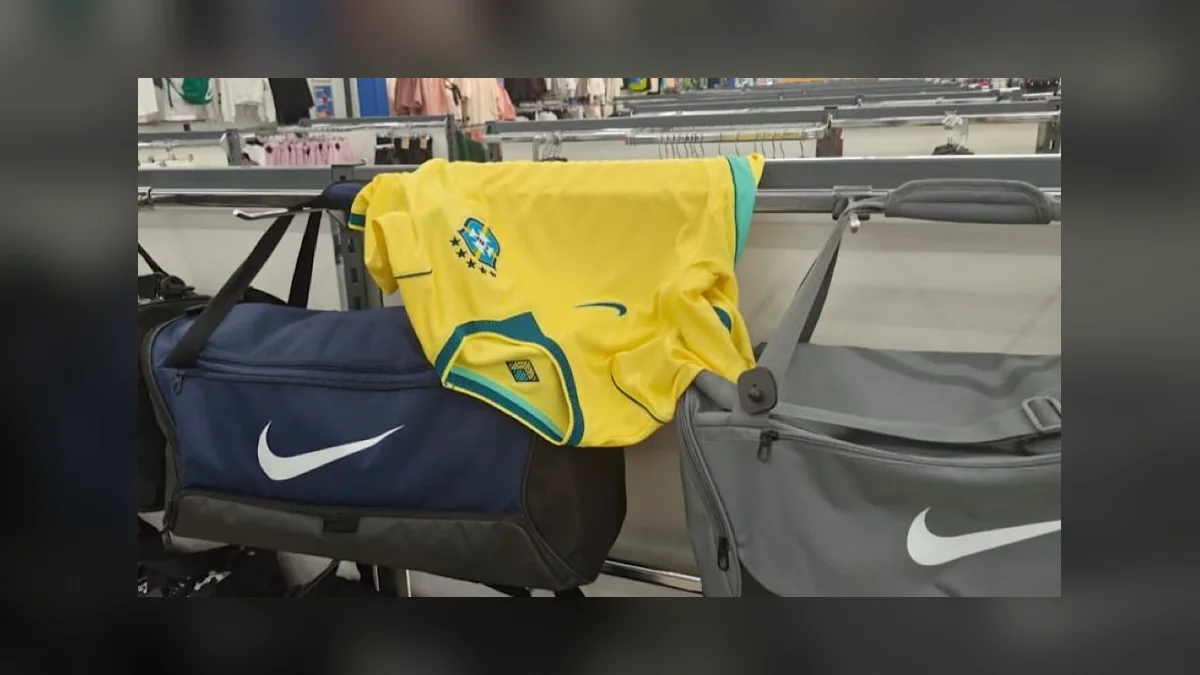 У Дніпрі на вулиці Нижньодніпровській чоловік двічі обікрав спортивний магазин