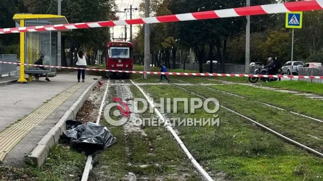 У Дніпрі на вулиці Робочій 49-річна жінка загинула під колесами трамвая №11