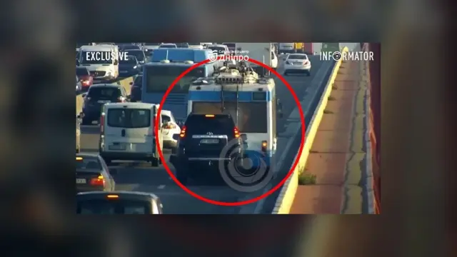 У Дніпрі на Центральному мосту позашляховик Land Cruiser в'їхав у тролейбус