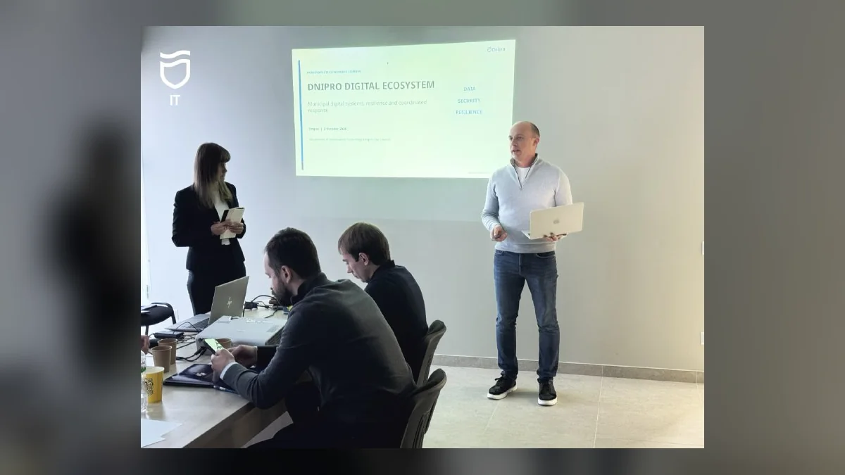 У Дніпрі фахівці з Чехії обговорили захист міських цифрових систем від кібератак