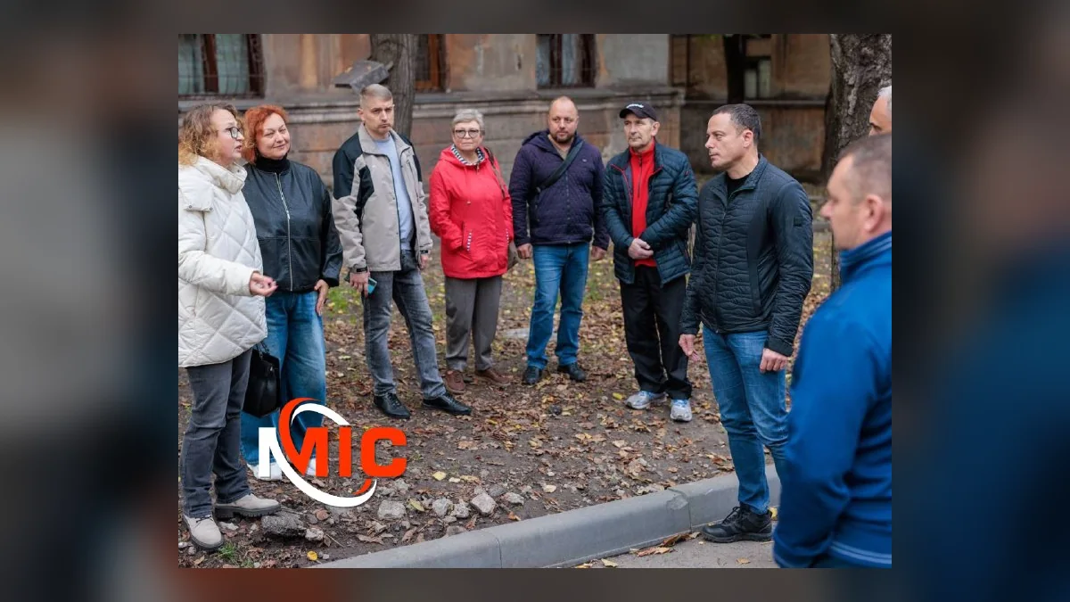 У Кам'янському ремонтують тротуар на вулиці Запорізькій