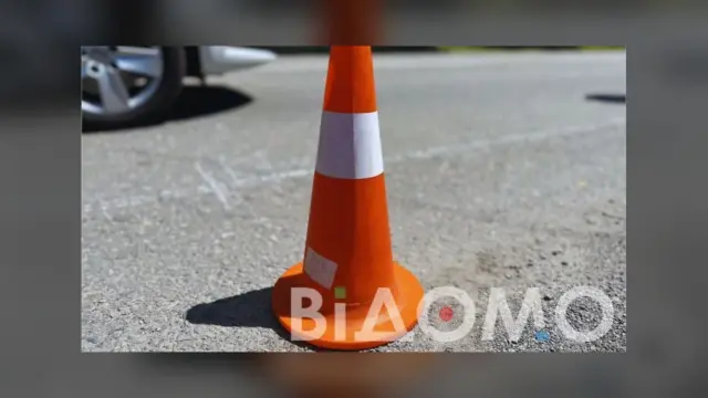 У Кривому Розі на кільці 95-го кварталу перекинувся автомобіль через наїзд на бордюр